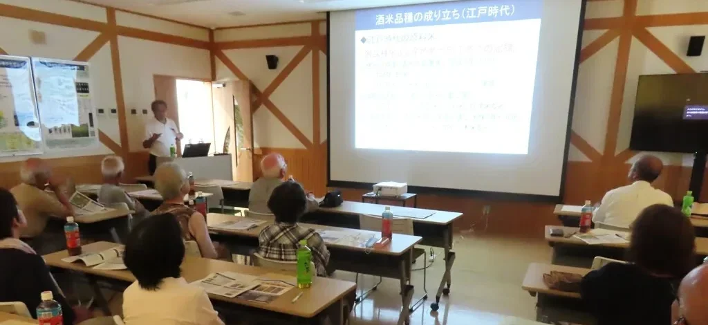 やしろ歴史民俗研究会の研修会（酒米研究交流館）