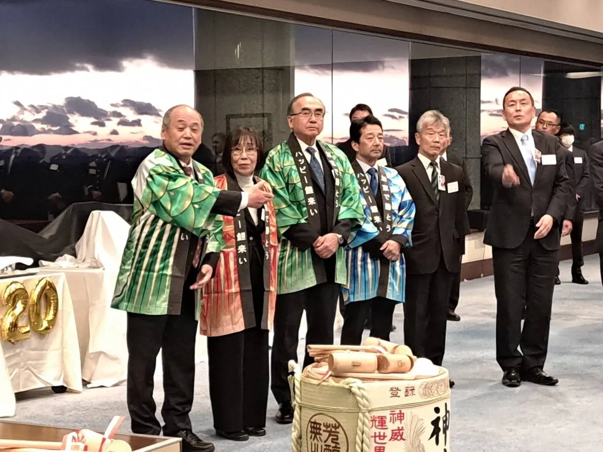 img_加東市新春交歓会の鏡開きで